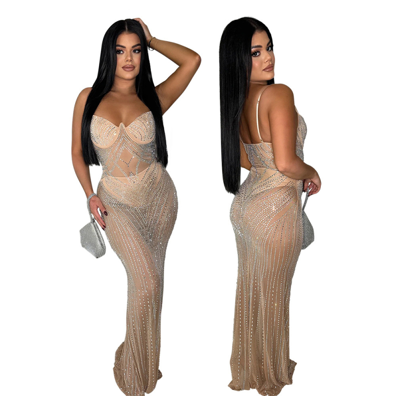 Ujjatlan ruha pántokkal, V-nyakú, kristálydíszítéssel, hosszú, testhez álló fazon, poliészter háló