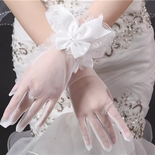 Vestuvinės pirštinės su nėrinių tinkleliu ir kaspinu, pilnos pirštų, kvėpuojančios, apsauga nuo saulės (Audinys: Nėriniai; Pagrindinė medžiaga: Poliesteris; Stilius: Pilnos pirštai; Funkcijos: Kvėpuojančios, Apsauga nuo saulės)