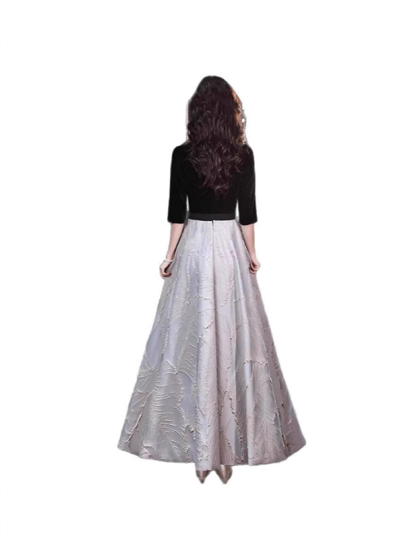 Poliészter estélyi ruha előadásokhoz — magas minőségű, hosszú fazon, mély V-nyakkal, magas derékkal és hímzéssel