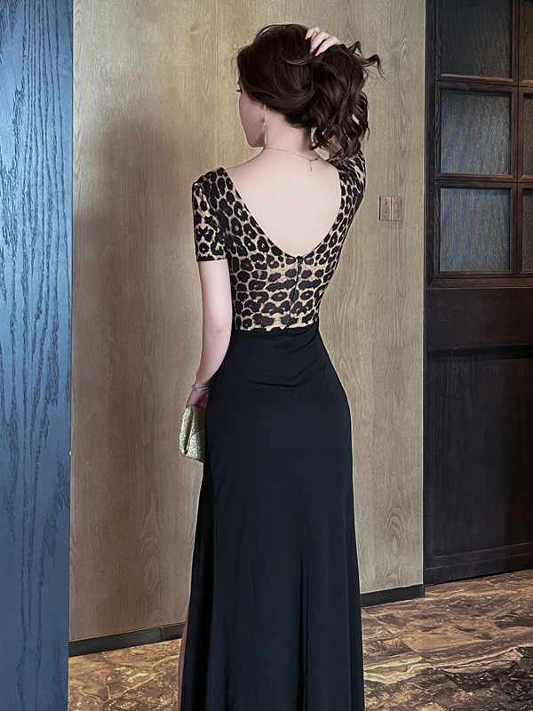 Leopárd mintás estélyi ruha, V-nyakú, karcsúsított, hosszú, poliészter; őszi 2024; nőknek