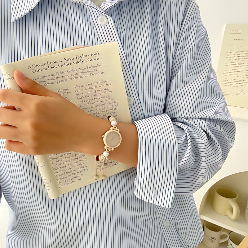 Női analóg kvarc karóra, kerek számlappal, szövött szíjjal és műanyag tokkal