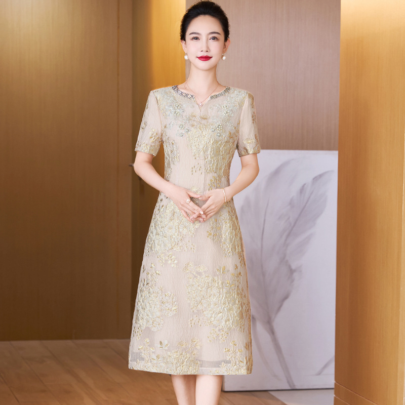 Κεντημένο πολυεστερικό φόρεμα σε Α-γραμμή, στρογγυλός λαιμός, μανίκια 3/4