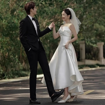 Estélyi ruha csőnyakú kivágással, A-vonalú hosszú siluett, hímzett poliészter anyag, középmagas derék