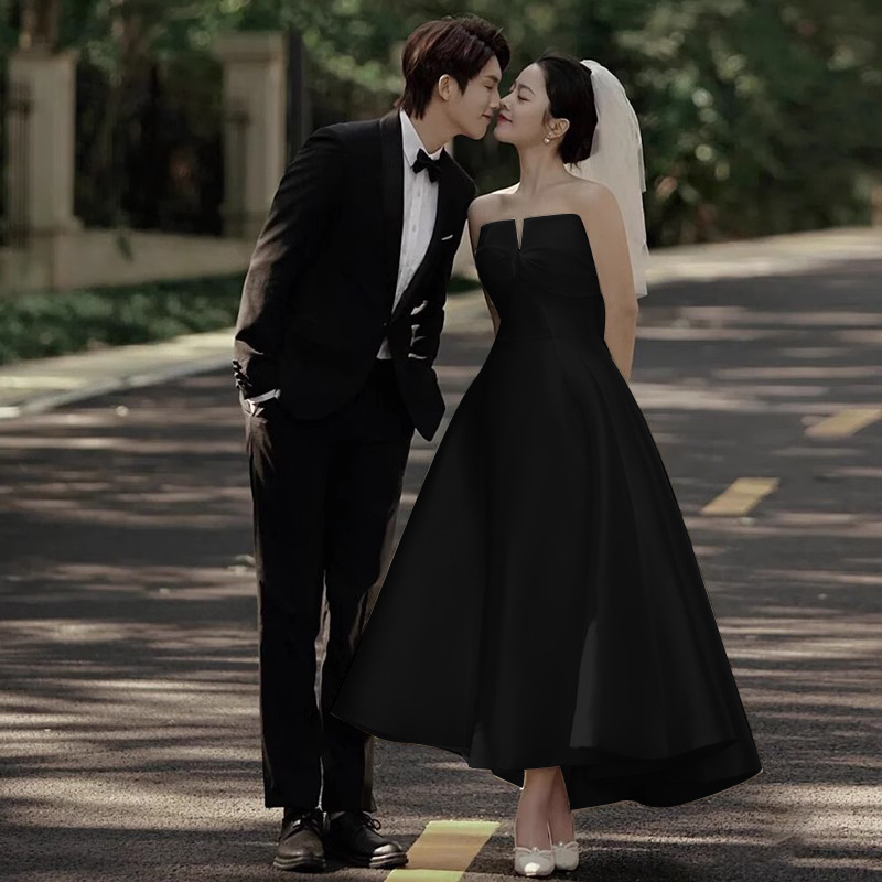 Estélyi ruha csőnyakú kivágással, A-vonalú hosszú siluett, hímzett poliészter anyag, középmagas derék