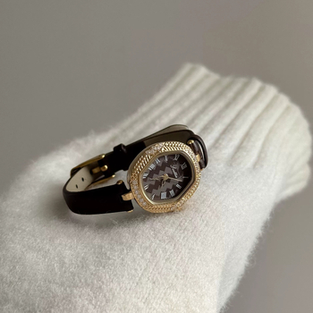 Ženski sat s romboidnim brojčanikom, kožni remen, kvarcni mehanizam, vodootpornost 30 m