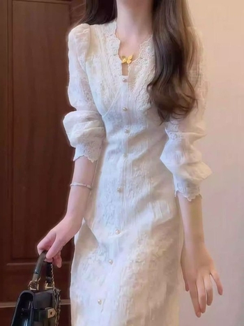 Csipke hímzéses ruha velúr béléssel, félhosszú, V-nyakú, hosszú ujjú, irodalmi retro stílusú, tavasz 2025