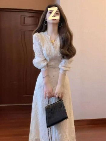 Csipke hímzéses ruha velúr béléssel, félhosszú, V-nyakú, hosszú ujjú, irodalmi retro stílusú, tavasz 2025