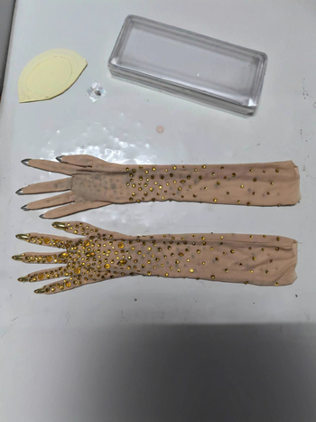 Rokas drebinoš ar rhinestone tīklu, halterneck iedvesots stils, elegantā izskatā, lina un salas zīda maisījums (50–70% katram)