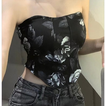 Tubo viršus su retro spauda, nailono audinys, 70–80% nailono sudėtis, krūties pagalvėlė su vidine juosta, nematoma nugaros dalis, patogus derinys