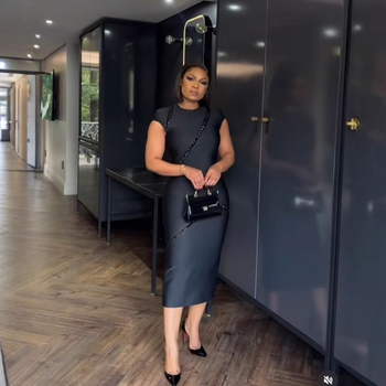 Bandage ruha gyémánt díszítéssel, ujjatlan, kerek nyakú, középméretű, poliészter-viskóz anyag