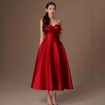 Hímzett poliészter ruha tube-top sziluettel, magas derék, A-vonal, midi hosszúságú, cipzár