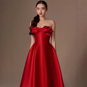 Hímzett poliészter ruha tube-top sziluettel, magas derék, A-vonal, midi hosszúságú, cipzár