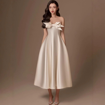 Hímzett poliészter ruha tube-top sziluettel, magas derék, A-vonal, midi hosszúságú, cipzár