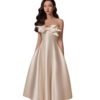 Hímzett poliészter ruha tube-top sziluettel, magas derék, A-vonal, midi hosszúságú, cipzár