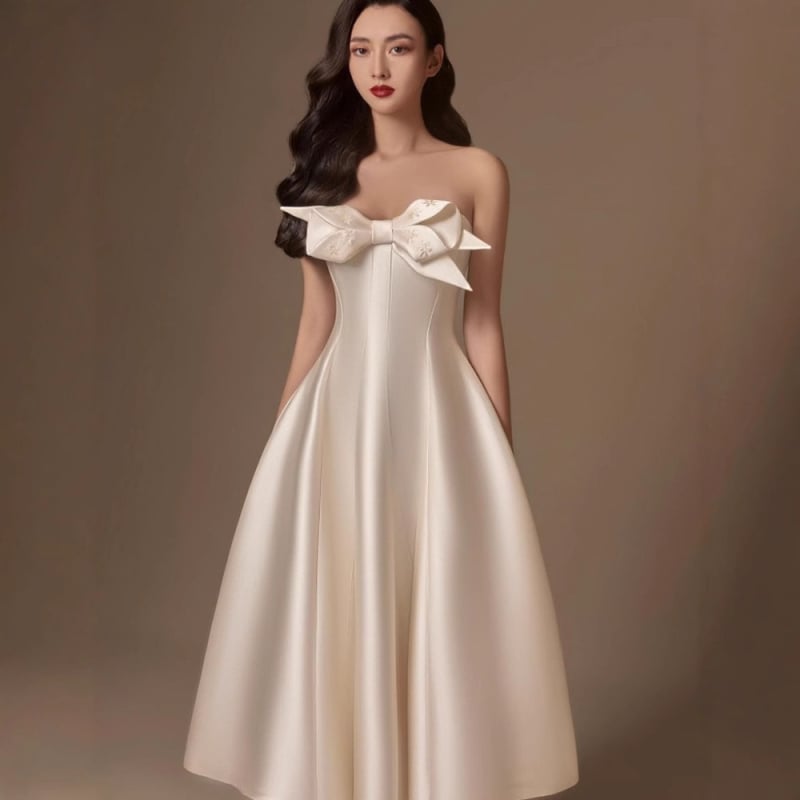 Hímzett poliészter ruha tube-top sziluettel, magas derék, A-vonal, midi hosszúságú, cipzár