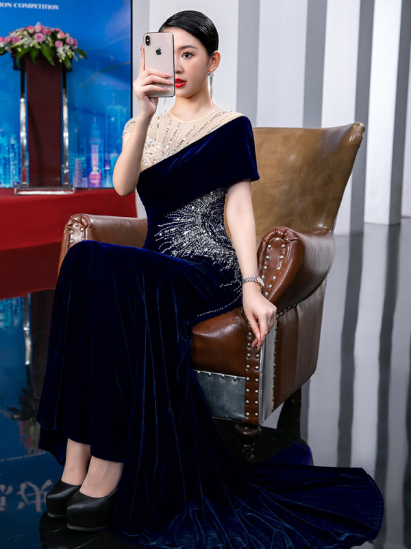 Formalna večernja haljina s otvorenim ramenima (off-shoulder), A-linija kroja, duga suknja, poliester