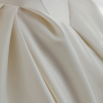 Vjenčana haljina s princezkinom siluetom, rameni izrez, bez rukava, duga suknja, struk u sredini