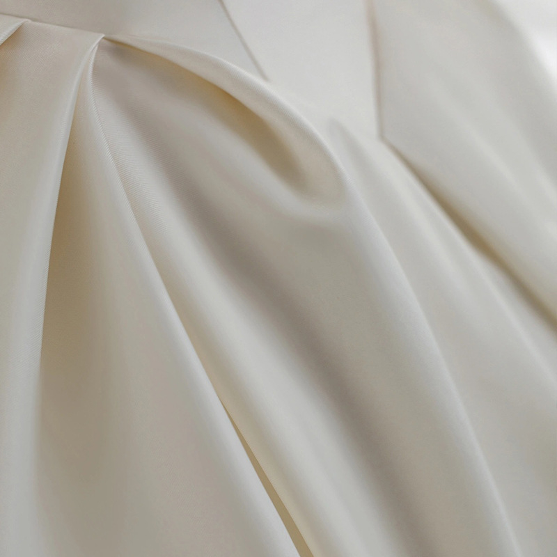 Vjenčana haljina s princezkinom siluetom, rameni izrez, bez rukava, duga suknja, struk u sredini