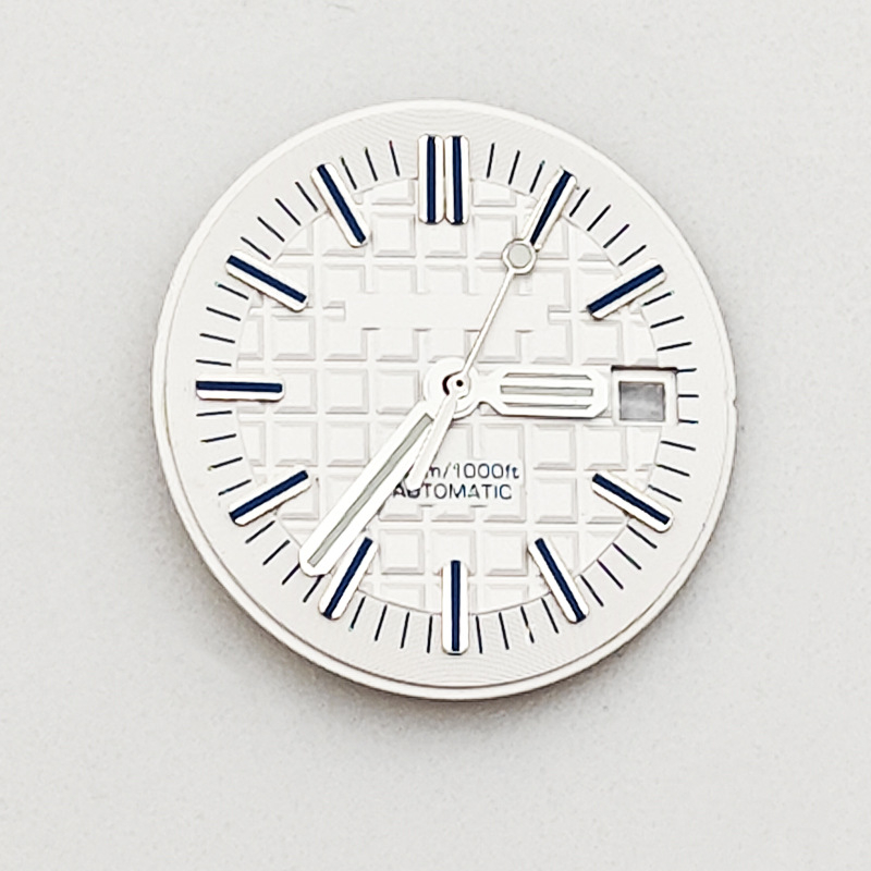 Pulksteņa cipferu komplekts ar iekšējo ēnas gredzenu, baton rokas un luminescējošiem indikatoriem; 50 gab.; 2024. gada vasara