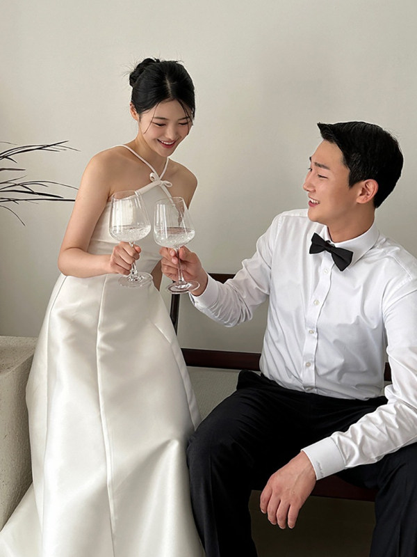 Korejski stil lagane svadbene haljine s halter-neck izrezom, bez rukava, A-linije silueta, visokim strukom