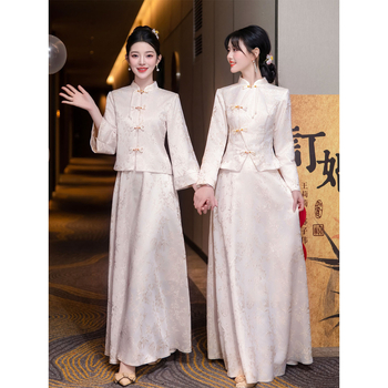 Līgavu divdaļīga kleita ķīniešu stilā, divi gabali, garas piedurknes, vidukļa līnija, vasara 2025, retro un svaigs-salds siluets, poliesters ar kazas ādas akcentiem