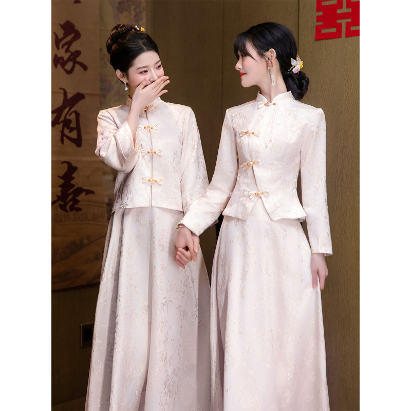 Līgavu divdaļīga kleita ķīniešu stilā, divi gabali, garas piedurknes, vidukļa līnija, vasara 2025, retro un svaigs-salds siluets, poliesters ar kazas ādas akcentiem