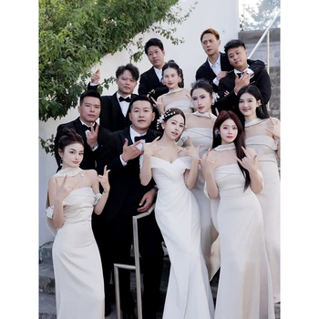 Kaaslasekleit ühe õla halteriga, vöökoht rõhutatud, pikk satiinist kleit, kevad 2025