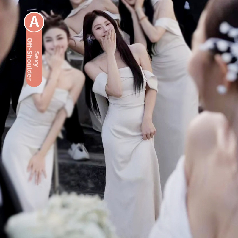 Kaaslasekleit ühe õla halteriga, vöökoht rõhutatud, pikk satiinist kleit, kevad 2025