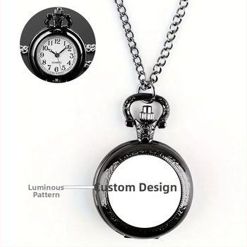 That Time I Got Reincarnated as a Slime iedvesots kabatas pulkstenis ar piekari — apaļš ciferlats, luminescējošs kvarca mehānisms, sakausējuma korpuss, sakausējuma siksna