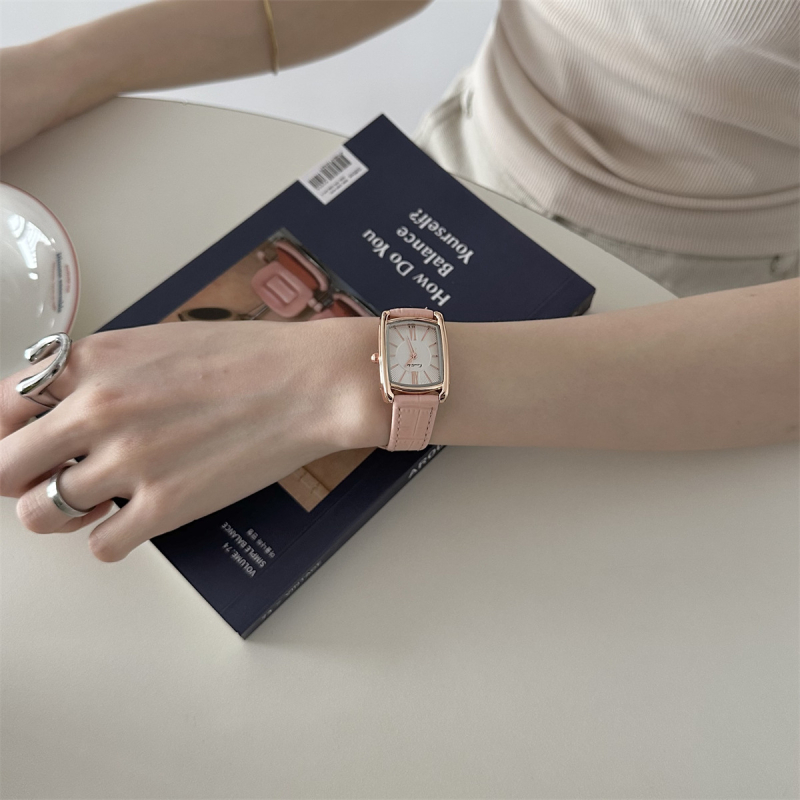Sieviešu pulkstenis ar kvadrātveida ciparnīcu, Hongkonga stila retro, PU siksna, metāla korpuss, kvarc mehānisms, analogais displejs, sprādze ar adatu