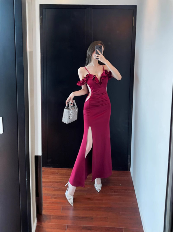 Garā kleita poliestera-elastāna maisījumā, vienkrāsaina, V-veida izgriezums, bez piedurknēm, augsts viduklis