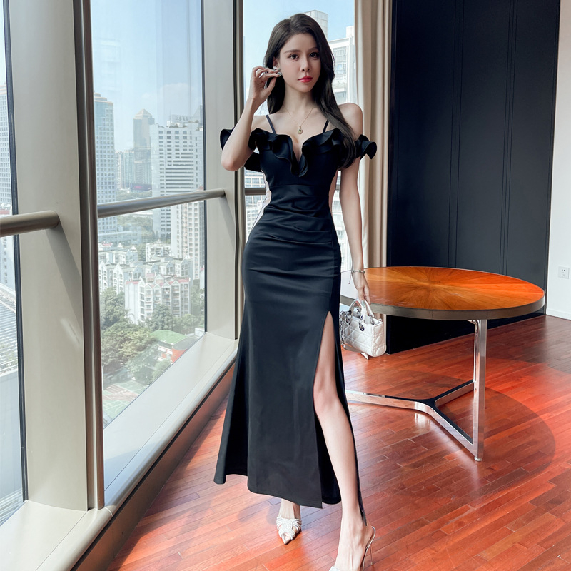 Garā kleita poliestera-elastāna maisījumā, vienkrāsaina, V-veida izgriezums, bez piedurknēm, augsts viduklis