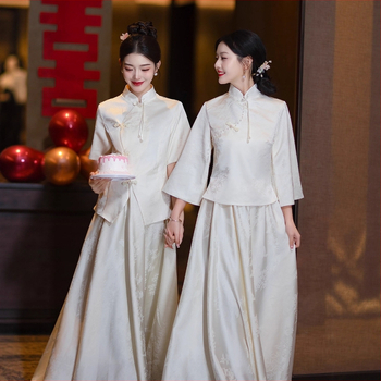 Kumābes kāzu kleita ar mežģīnēm, Ķīniešu stila divdaļīgs komplekts, garas piedurknes, kvadrātveida kakla izgriezums, A līnijas siluets, poliesters