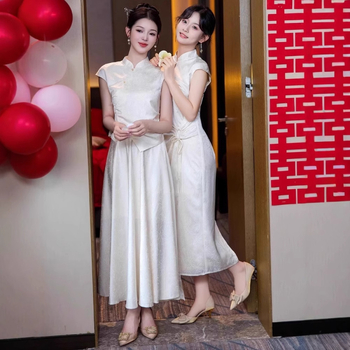 Divdaļīgs ķīniešu stila kumandžu kleitu komplekts, bez piedurknēm, A līnijas midi garums, stāvošā apkakle ar dubultiem lapām, reljēts poliesters 70–80%, vasara 2025