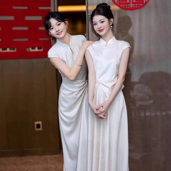 Hiina-stiilis pruutneitside kleit, kaheosaline komplekt, suvi 2025, reljeefne polüesterkangas, 70–80% polüesteri sisaldus, A-tüüpi lõige