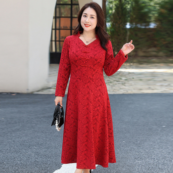 Női kínai stílusú V-nyakú csipkeruha pliszált szoknyával; nylon 70-80%, poliészter legfeljebb 30%