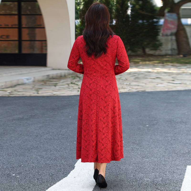 Női kínai stílusú V-nyakú csipkeruha pliszált szoknyával; nylon 70-80%, poliészter legfeljebb 30%