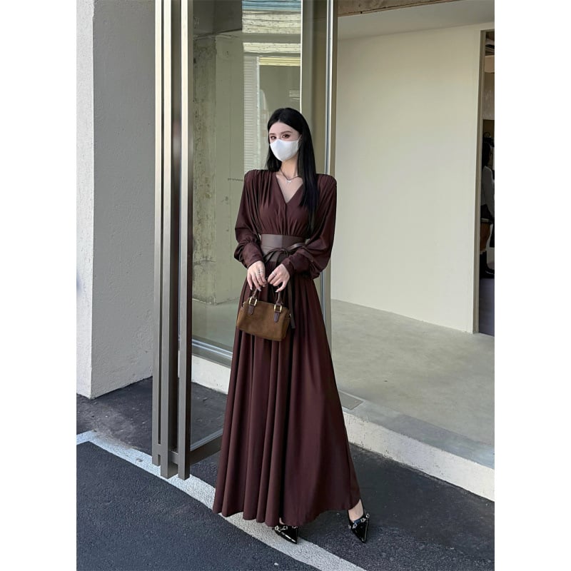 Елегантна рокля с талиев пояс и връзка, V-образно деколте, полиестерна тъкан, дълги ръкави