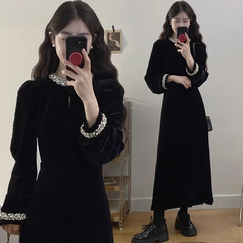 Duga šifon haljina s volanom suknje, kapuljačom, lotus list ovratnik i fenirske rukave, književno-retro stil