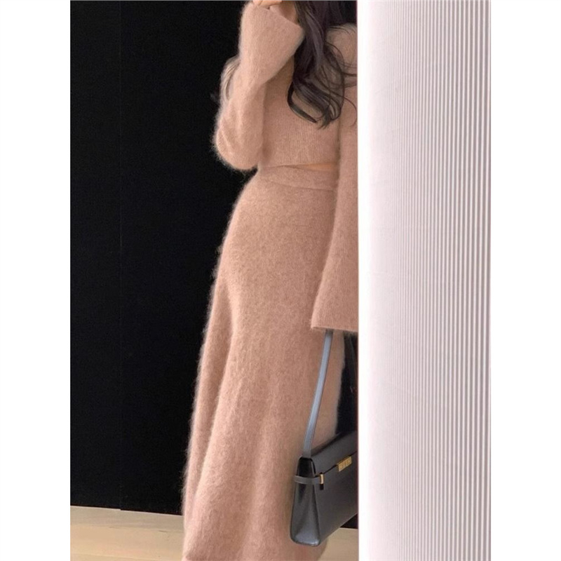 Mobeier Mercerizirani rayon mini komplet halter ovratnik, dugi rukavi, uska suknja – Royal Sister stil
