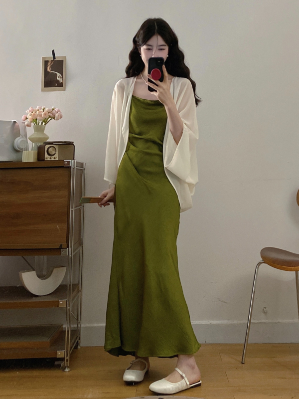 Rochie lungă cu bretele, set din două piese, croială A-line, talie înaltă, mâneci lungi, material spandex