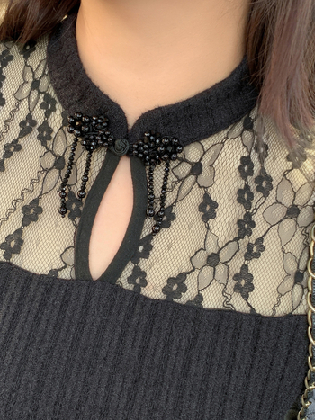 Női téli csipkés ruha, 80–90% poliészter, spandex keverék, puffos ujjú, álló gallér.