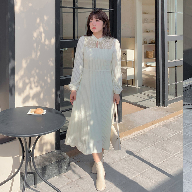 Női téli csipkés ruha, 80–90% poliészter, spandex keverék, puffos ujjú, álló gallér.