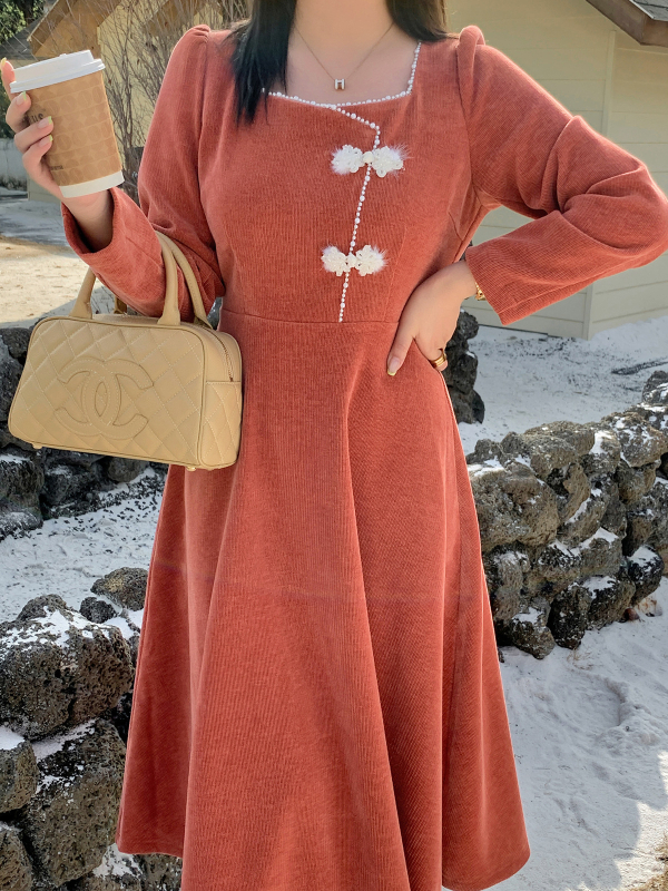 Duga haljina od Sol velura, kvadratni ovratnik, francuski retro stil, poliester-spandeks smjesa, dugi puff rukavi