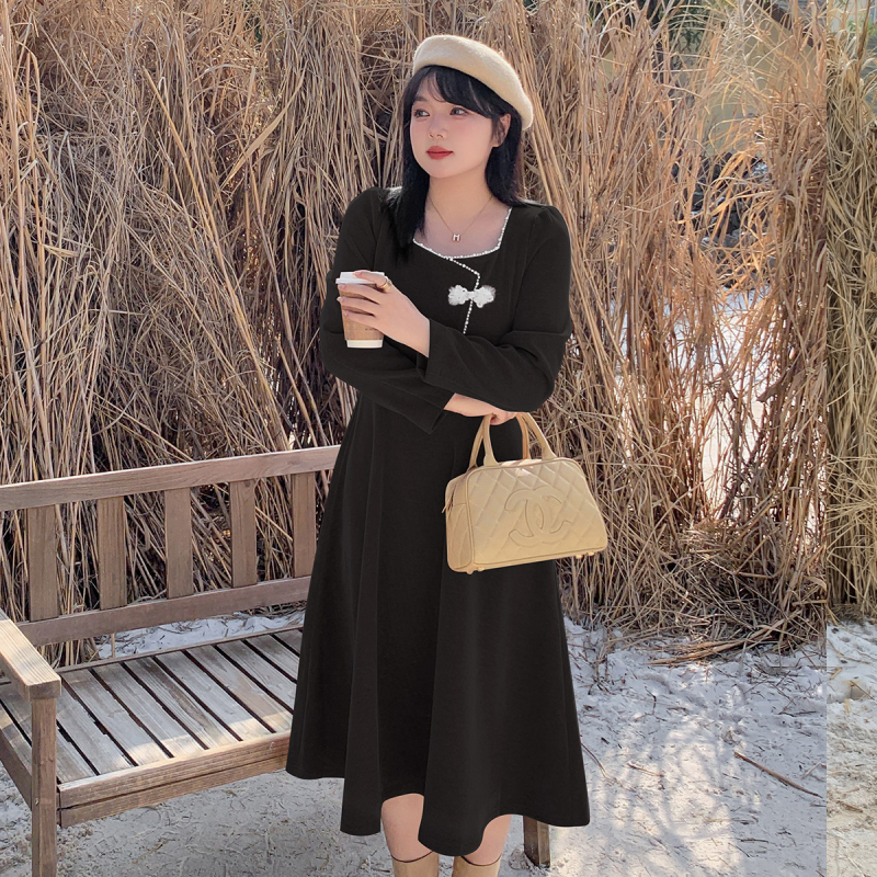 Duga haljina od Sol velura, kvadratni ovratnik, francuski retro stil, poliester-spandeks smjesa, dugi puff rukavi