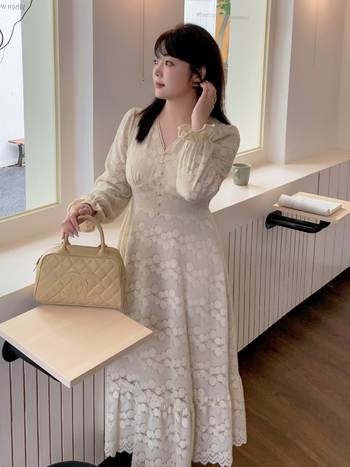 Haljina od čipke, V-izrez, naborasti rukavi, duga A-linijska suknja, proljeće 2025