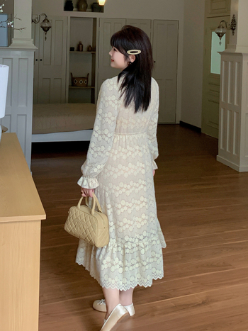 Haljina od čipke, V-izrez, naborasti rukavi, duga A-linijska suknja, proljeće 2025