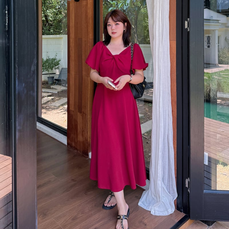 Hosszú A-vonalú ruha fodrozott ujjúval, négyzetes gallérral, poliészter-spandex anyag, nyár 2025