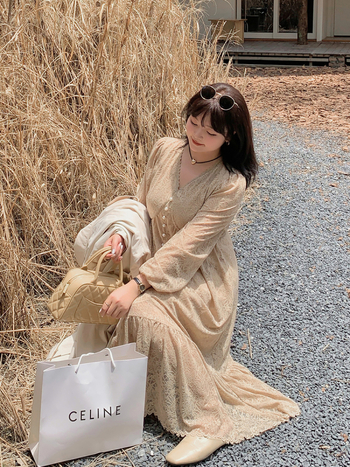 A-vonalú csipkés ruha V-nyakú, nylon keverék, puffos ujjak