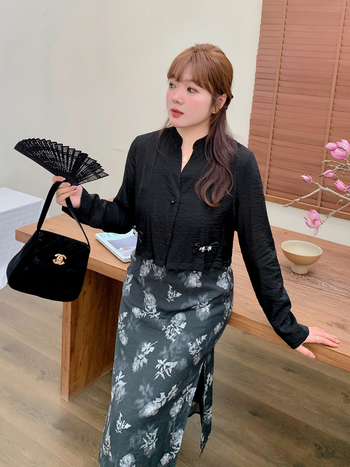 Két részes hosszú ruhaszett álló gallérral és puffos ujjakkal, kínai stílus, poliészter–spandex